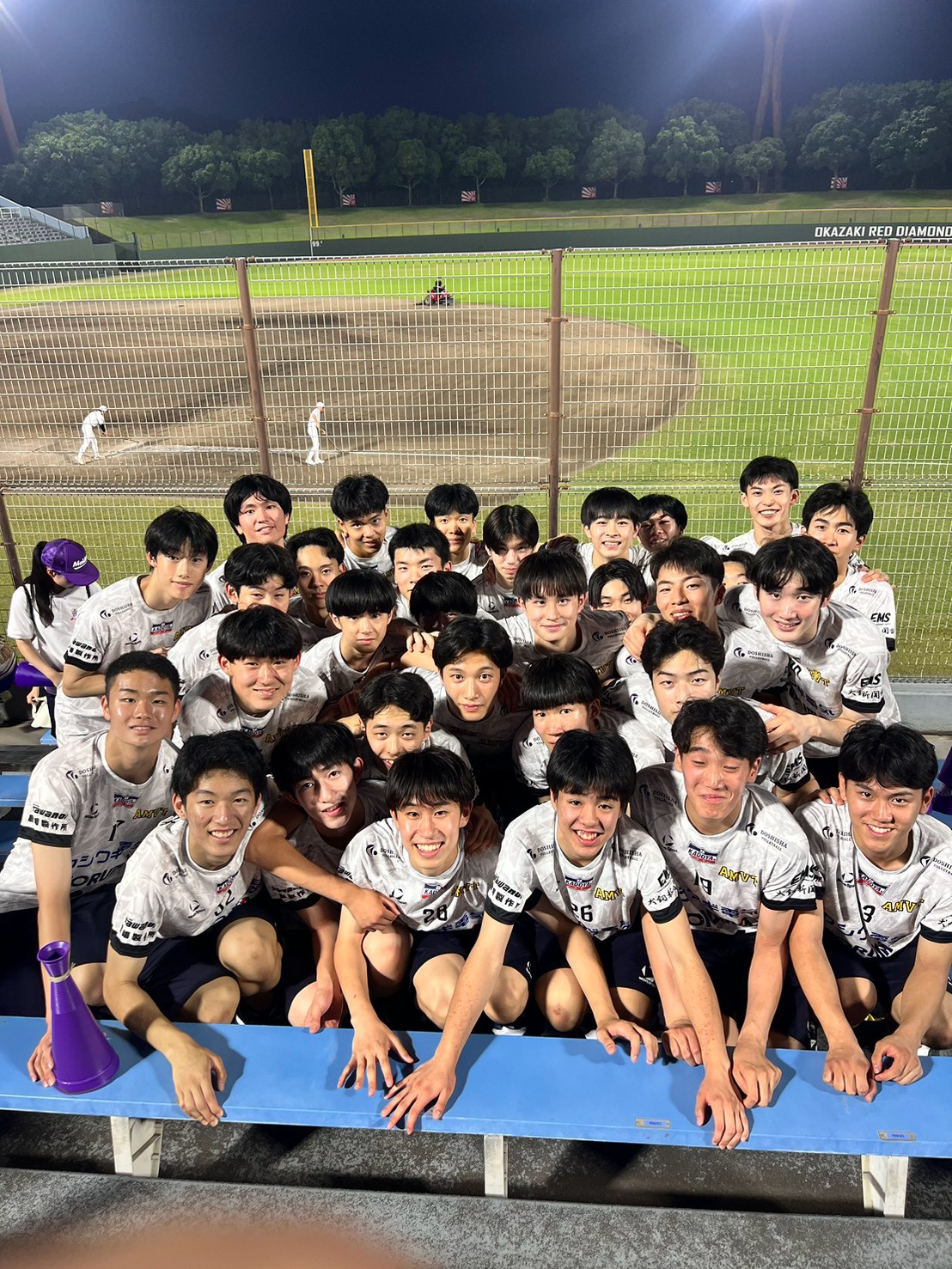野球部応援で声援を送る愛工大名電バレーボール部