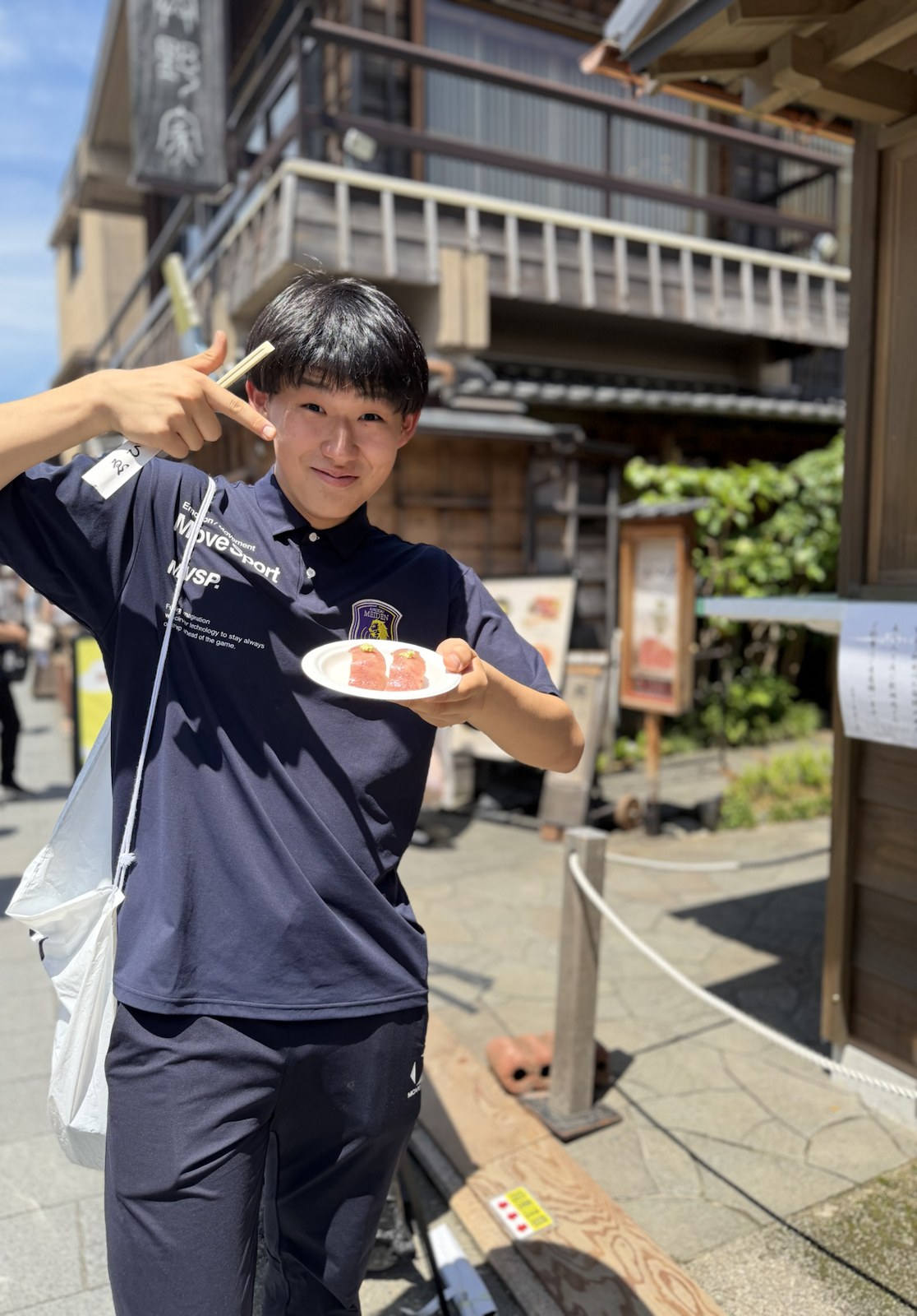 清掃活動後のおかげ横丁でのオフショット