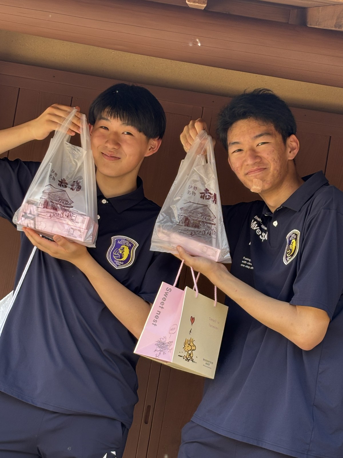 清掃活動後のおかげ横丁でのオフショット 4