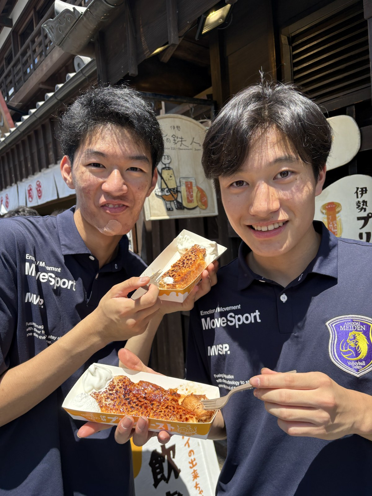 清掃活動後のおかげ横丁でのオフショット 29
