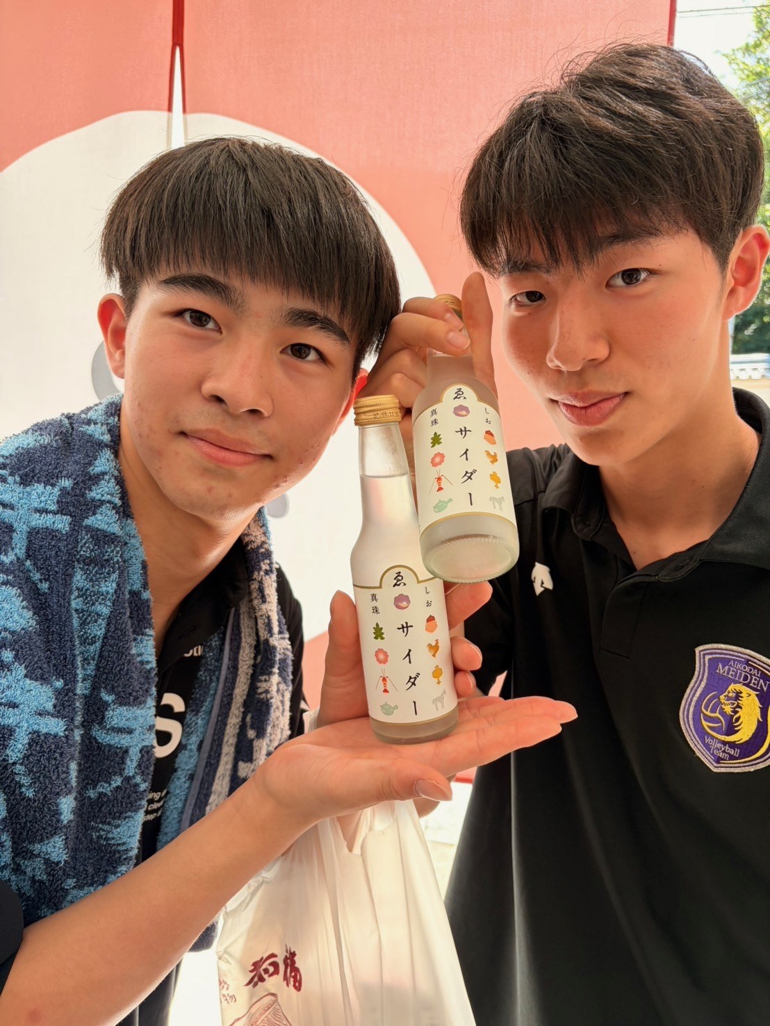 清掃活動後のおかげ横丁でのオフショット 3