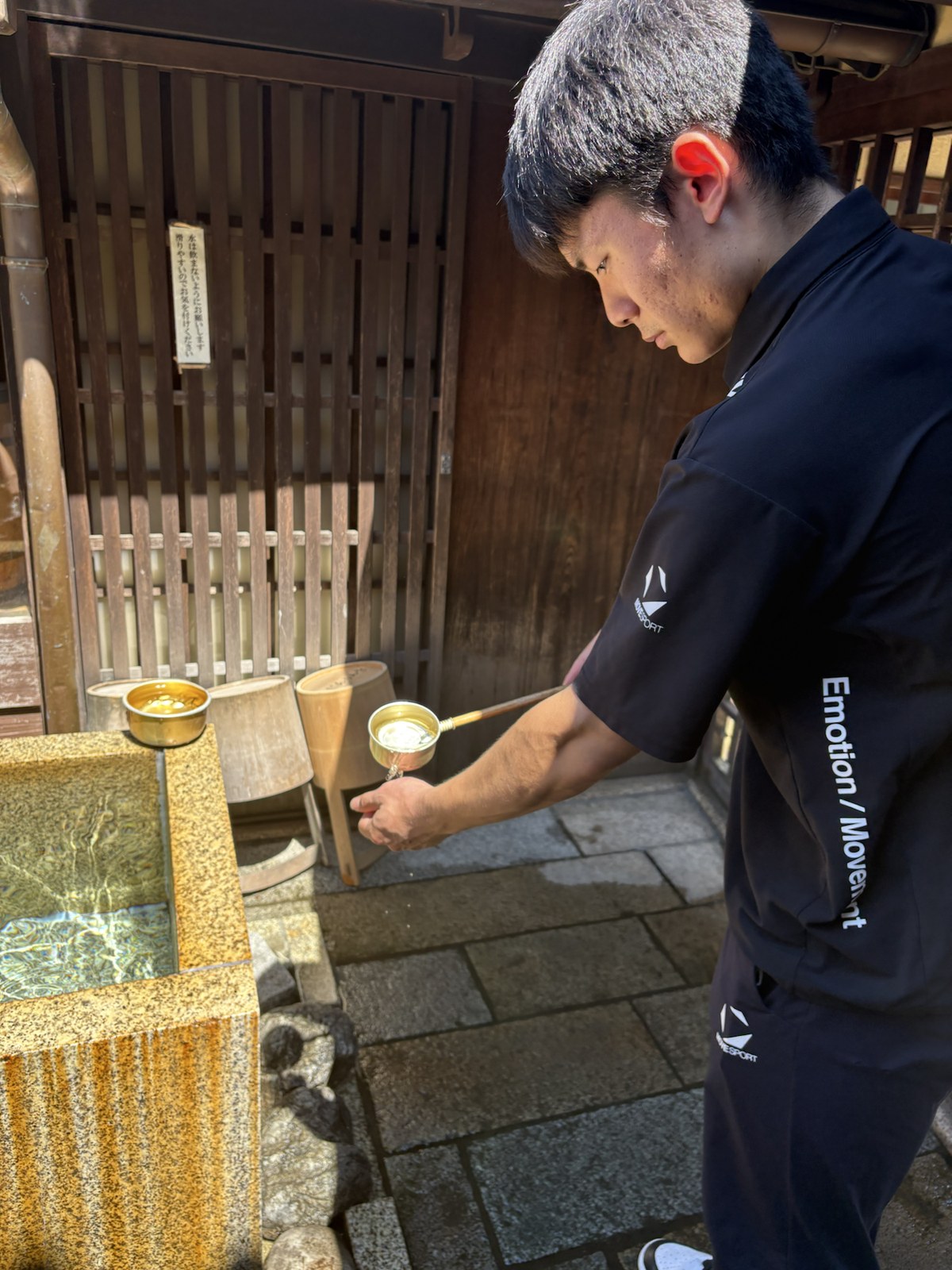 清掃活動後のおかげ横丁でのオフショット 16