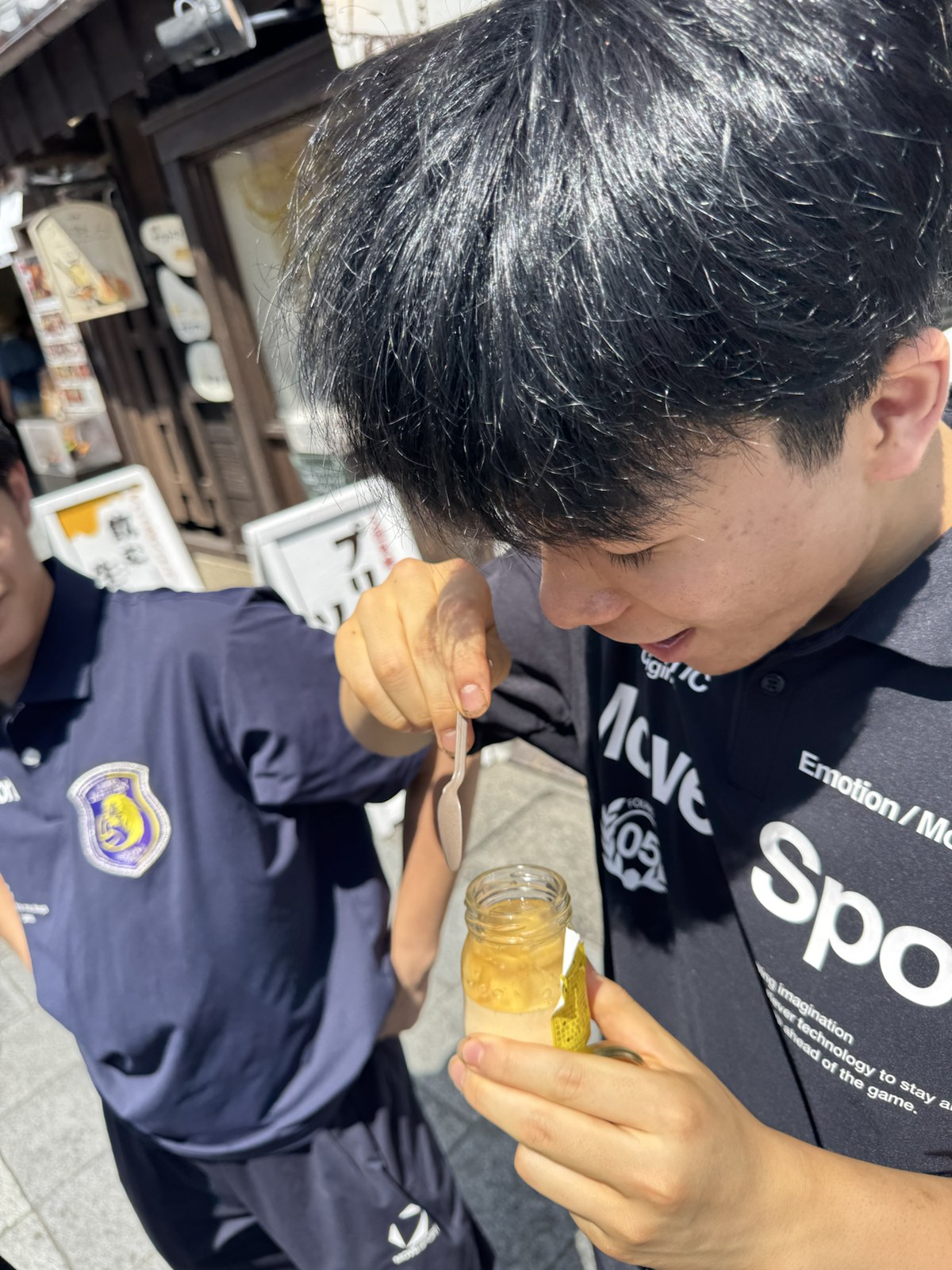 清掃活動後のおかげ横丁でのオフショット 20