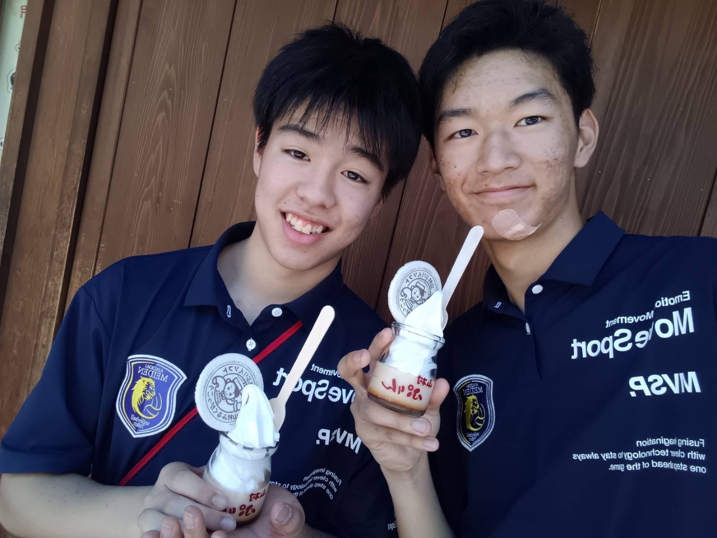 清掃活動後のおかげ横丁でのオフショット 22
