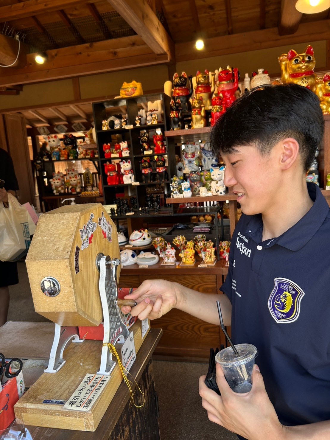清掃活動後のおかげ横丁でのオフショット 5