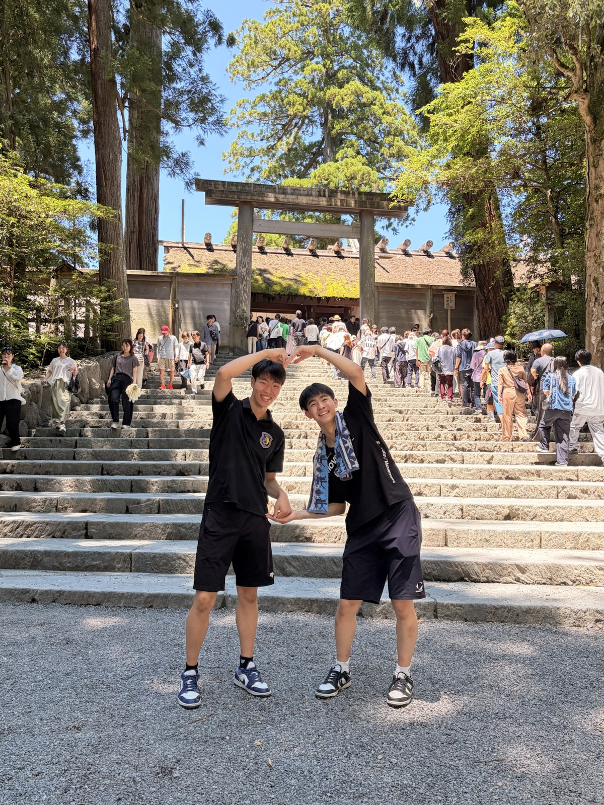 清掃活動後のおかげ横丁でのオフショット 30