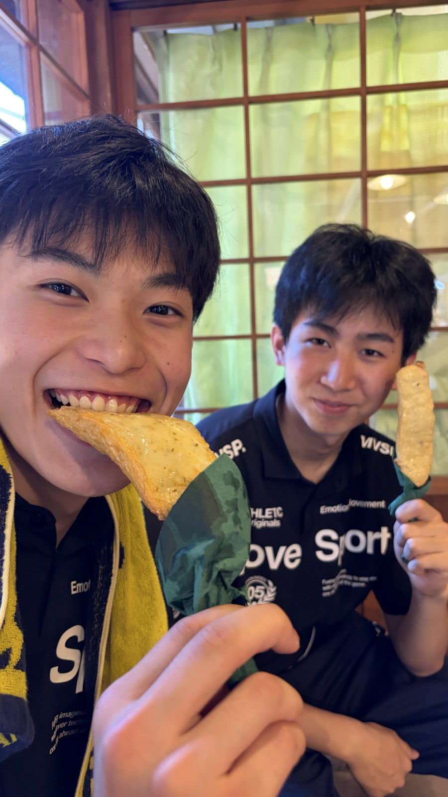 清掃活動後のおかげ横丁でのオフショット 7