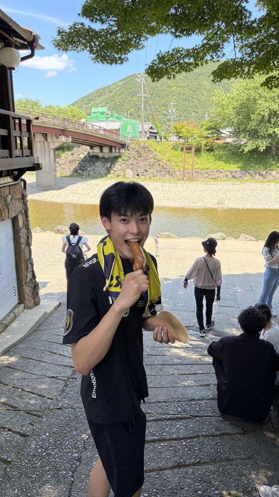 清掃活動後のおかげ横丁でのオフショット 13